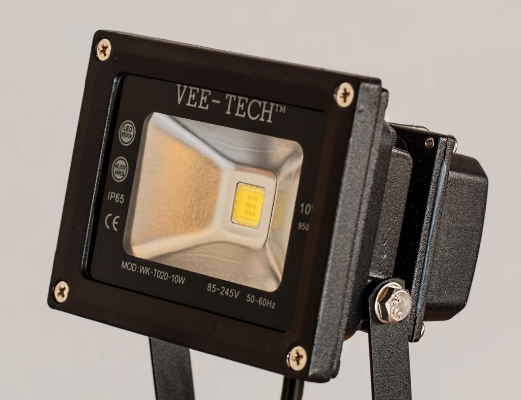 LEDの赤と青、近赤外線の組み合わせで得られる効果は？